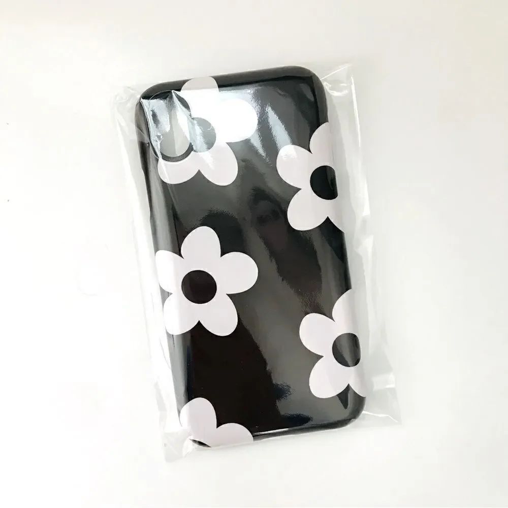 🌼Black and White Floral iphone XR Case